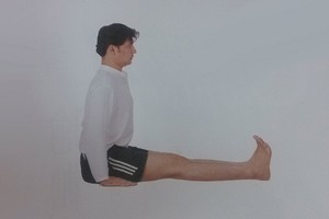 印度瑜伽減壓瑜伽—半英雄前屈伸展坐式