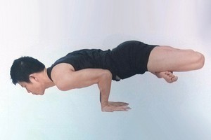 瑜伽體式-完全蓮花孔雀式