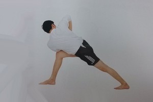 印度瑜伽纖腰瑜伽—三角扭轉側伸展式