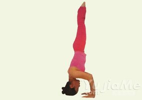 瑜伽體式-八字扭轉式準備式