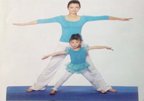 親子瑜伽-三角式