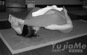 瑜伽體式-臥龜式