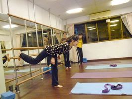 把竿瑜伽-腿部肌力鍛鍊