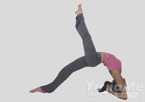 瑜伽體式-單腿內收直棍第一式