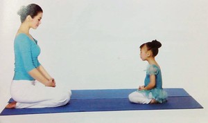 親子瑜伽-扣首式