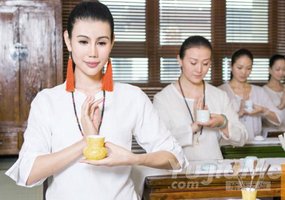 瑜伽熱身：頭部和臉部的熱身動作