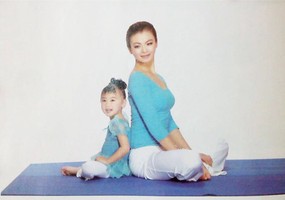 親子瑜伽-背部扭轉式