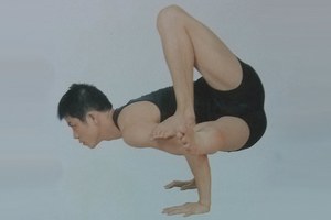 瑜伽體式-瑜伽拐杖式