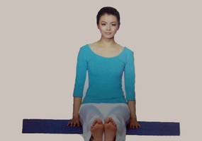 親子瑜伽-媽媽的親自示範蝴蝶式