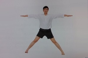 印度瑜伽纖腰瑜伽—三角扭轉伸展式