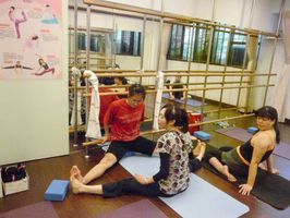 雙人瑜伽-坐姿金字塔式