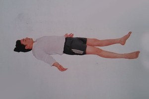 印度瑜伽放鬆體式—挺屍式