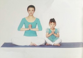親子瑜伽-蓮花坐+坐山式