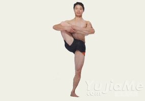 瑜伽體式-站立單足繞頭準備式