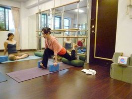 把竿瑜伽-劈腿式