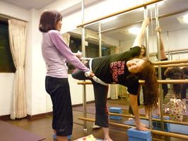 把竿瑜伽-半月式