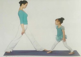 親子瑜伽-戰士第一式
