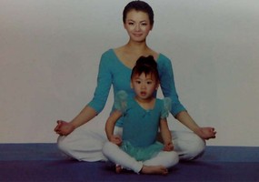 親子瑜伽-蛇伸展式