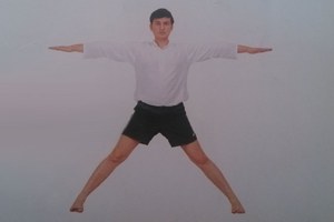 印度瑜伽站姿體式—三角側伸展式