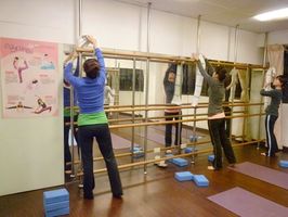 把竿瑜伽-伸展側腰