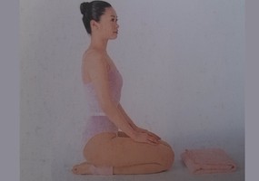 《美人瑜伽》金頂式，紓解失眠