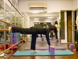 把竿瑜伽：勇士式三