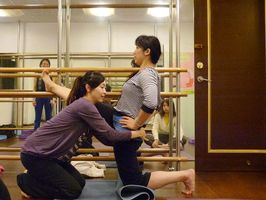 把竿瑜伽：把竿駱駝式