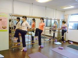 把竿瑜伽：髖關節伸展，打擊肥臀與粗腿