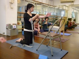 善用輔具：瑜伽椅