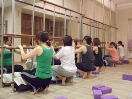 把竿瑜伽：駱駝式