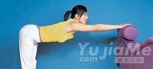 幾個休閒沙發瑜伽體式，讓你安靜下來