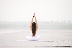 瑜伽冥想：超然物外-感受強大的自己