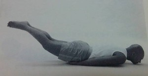 瑜伽百科-蝗蟲式