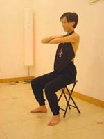 拯救久坐一族的身體健康-椅子瑜伽